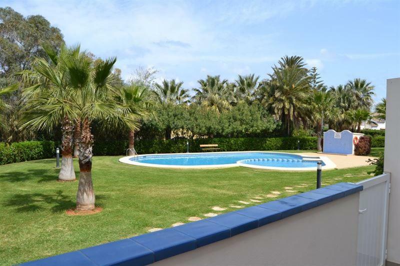 Las Olas Pili Locdenia Exterior photo